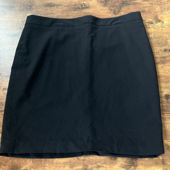 Banana Republic Dresses & Skirts - Banana Republic Classic Black Pencil Skirt